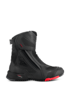 Alpinestars RT-7 Drystar, botas de moto touring, negras con detalles rojos en la suela, impermeables y transpirables, perfil lateral con cremallera y cierre de gancho y lazo, paneles textiles con puntos reflectantes, suela de tacos robusta, construcción sintética avanzada