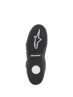 Alpinestars Fastback 2 Drystar® Waterproof Shoes, zapatillas de moto, negro y blanco, vista de la suela que muestra la suela de goma texturizada, patrón de agarre hexagonal y marca Alpinestars en blanco