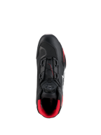 Alpinestars Celer Shoes, negro y rojo brillante, vista superior que destaca el dial del sistema de cierre Rotor, construcción de microfibra técnica y forro interior rojo vibrante, calzado deportivo para motociclismo
