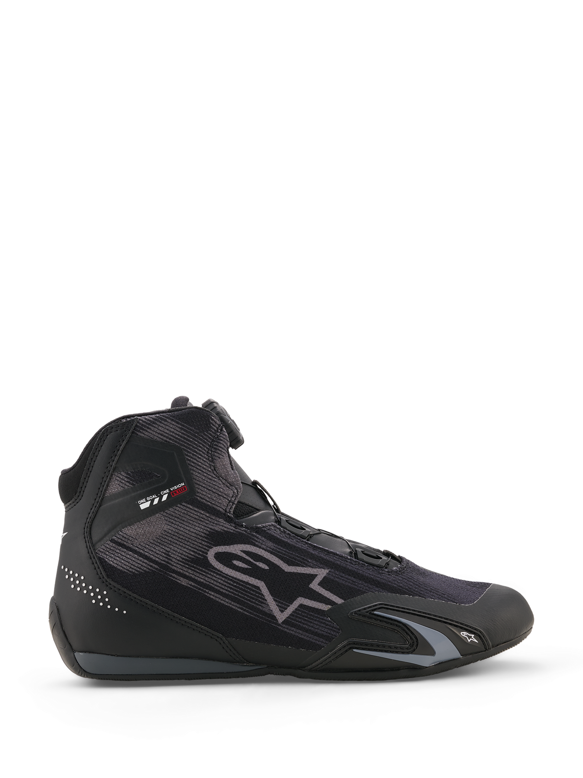Zapatos Alpinestars Celer Superair, calzado de motociclismo, negro y gris oscuro, perfil lateral con construcción textil de alto flujo de aire, sistema de cierre Rotor y refuerzos protectores de TPU, diseño deportivo elegante.