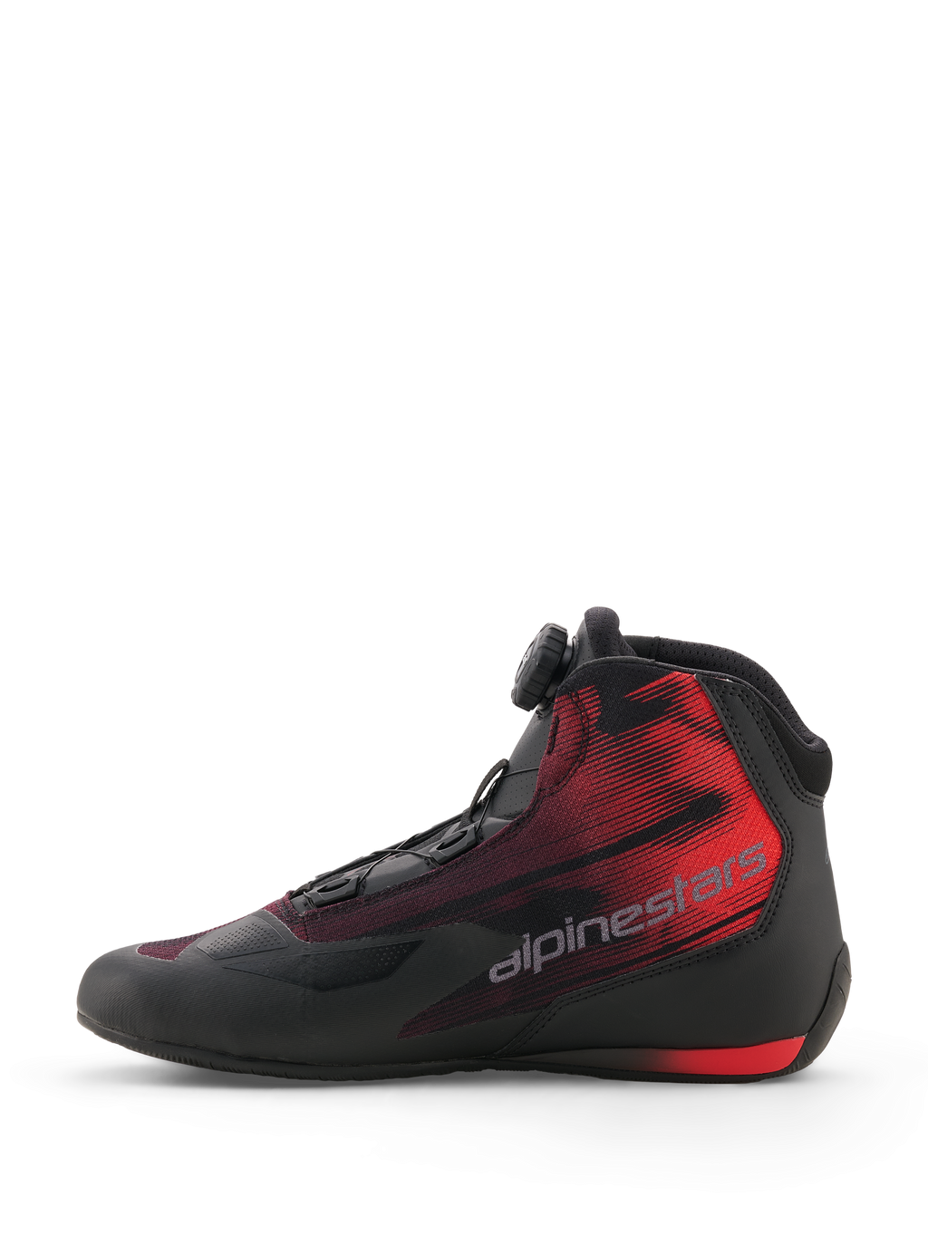 Zapatos Alpinestars Celer Superair, calzado de moto, negro y rojo brillante, vista de perfil lateral que muestra el dial del sistema de cierre Rotor de Alpinestars, parte superior de tejido ventilado y un llamativo gráfico degradado en rojo con el logotipo de Alpinestars