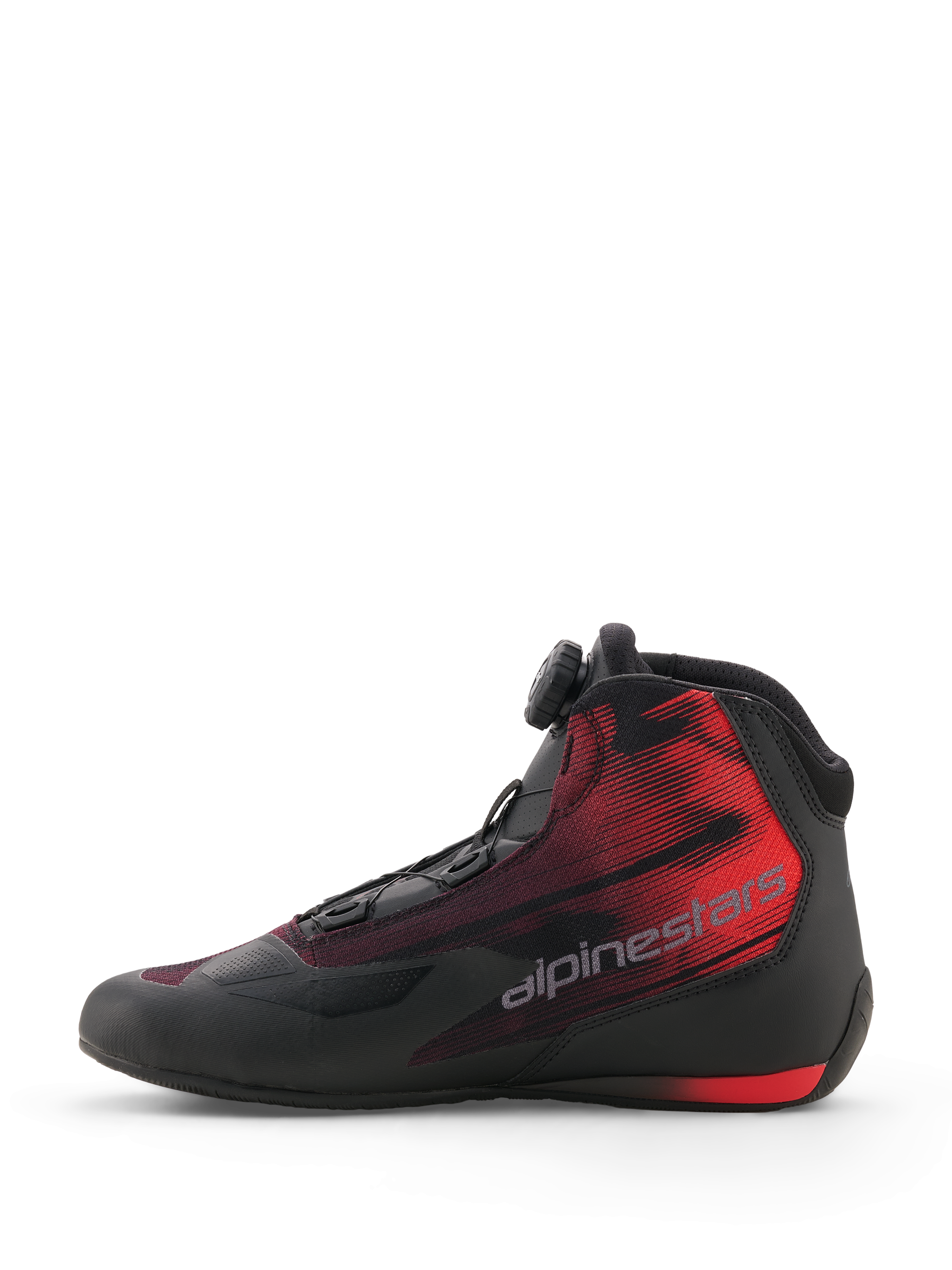 Zapatos Alpinestars Celer Superair, calzado de moto, negro y rojo brillante, vista de perfil lateral que muestra el dial del sistema de cierre Rotor de Alpinestars, parte superior de tejido ventilado y un llamativo gráfico degradado en rojo con el logotipo de Alpinestars