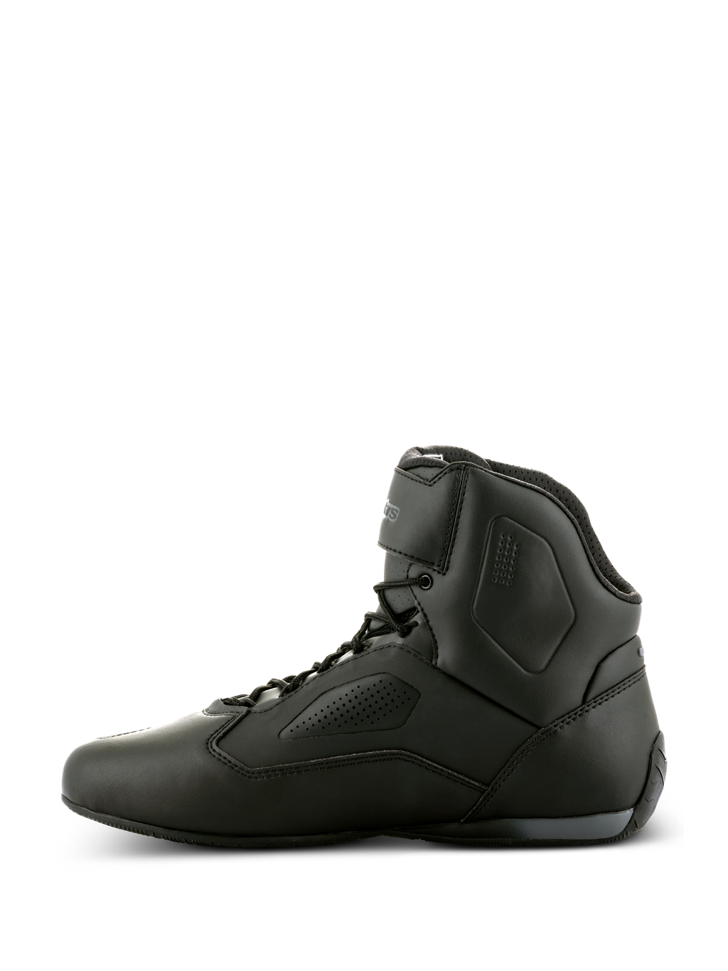 Zapatos Alpinestars Faster-3 Rideknit®, zapatos de motociclismo color negro, vista de perfil lateral, chasis de microfibra con paneles perforados, diseño de caña alta con cierre de cordones y correa de tobillo, calzado de alto rendimiento para conducción en carretera