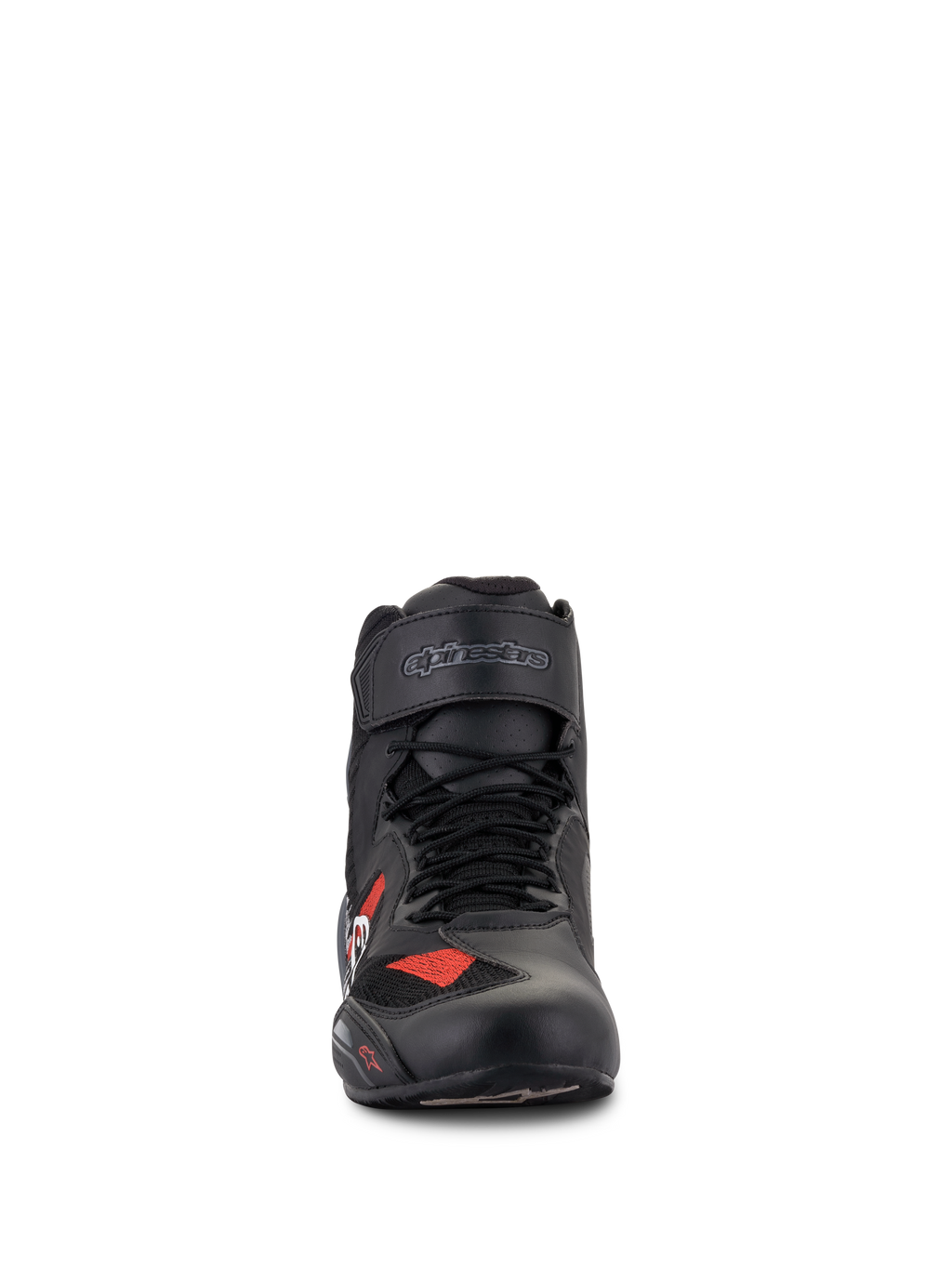 Zapatos Alpinestars Faster-3 Rideknit®, calzado para moto, negro, gris y rojo brillante, vista frontal que muestra cordones negros y correa de velcro con logotipo, construcción de microfibra ligera y malla transpirable, diseño deportivo para conducción en carretera