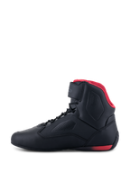 Alpinestars Faster-3 Rideknit® Shoes, zapatillas de moto, negro y rojo, vista de perfil lateral, con forro de malla roja, correa en el tobillo y chasis de microfibra perforada