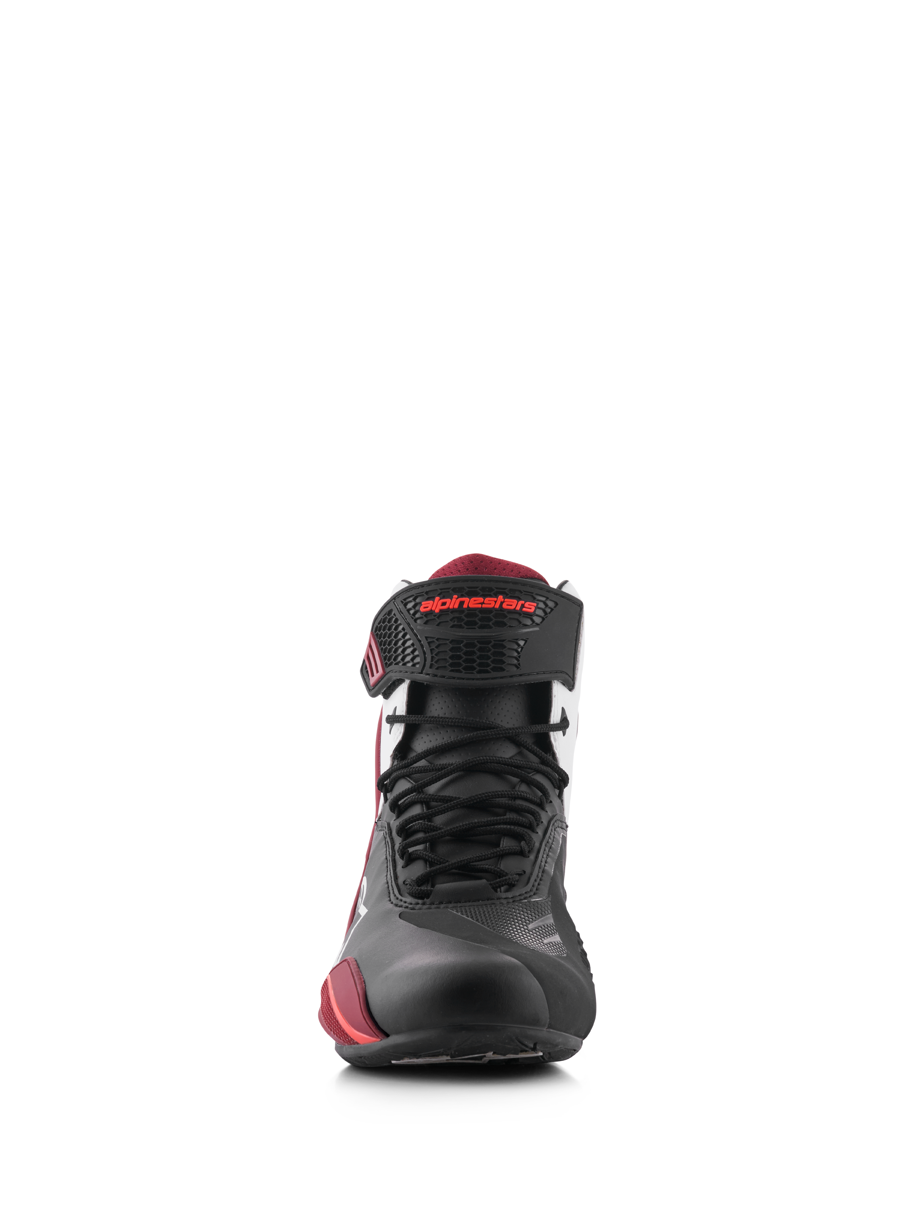 Zapatos Alpinestars Faster-4, Negro Blanco Rojo Oscuro, vista frontal de calzado para motociclismo, con parte superior de microfibra negra con detalles rojos, cierre de cordones y correa de velcro en el tobillo con la marca Alpinestars en rojo