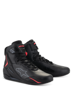 Zapatos Alpinestars Stella Faster-4, zapatos de moto para mujer, negro y rosa diva, diseño técnico de caña alta con cierre de cordones y correa ajustable, con el logo de Alpinestars y detalles en rosa vibrante, calzado protector estilizado para conducción en carretera