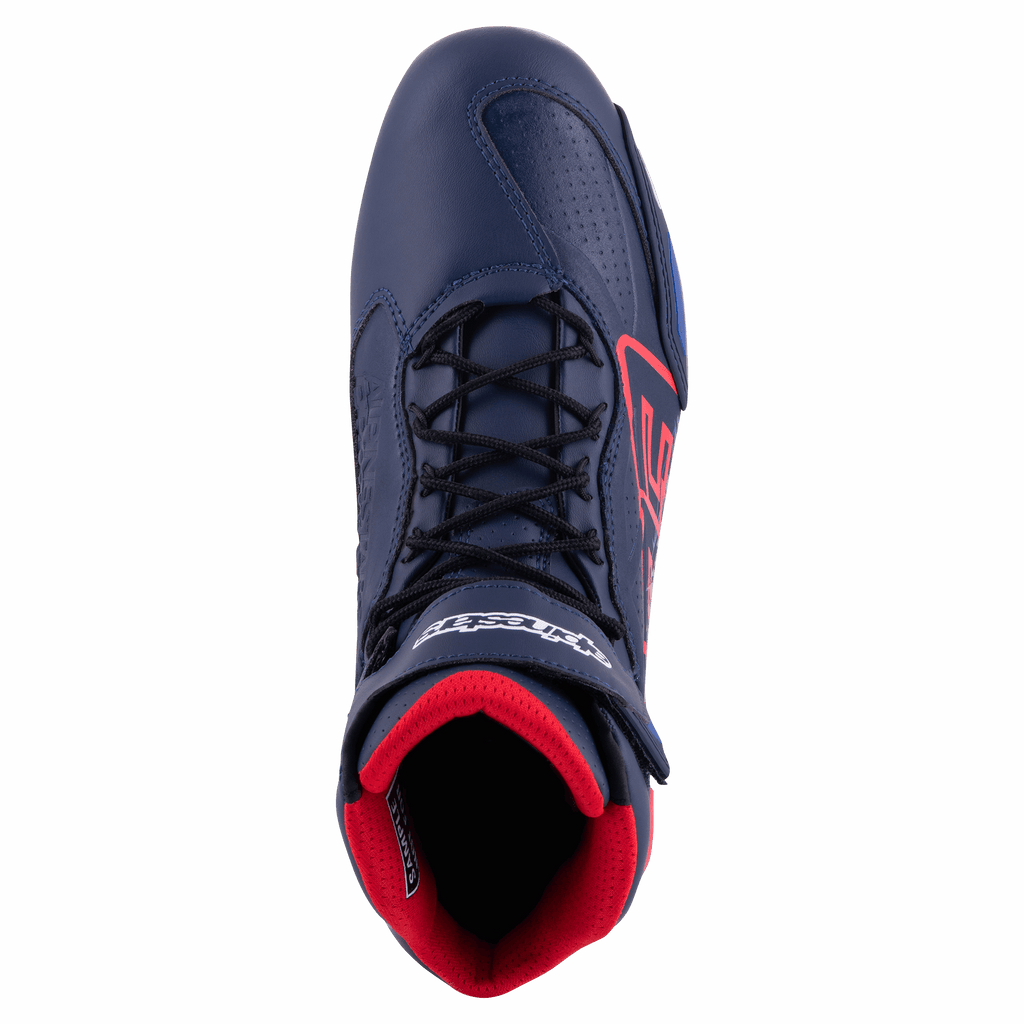 Alpinestars Austin Riding Shoe, azul noche y rojo brillante, vista superior que muestra cordones negros, forro interior de malla roja y chasis de microfibra azul marino con detalles del logo en rojo