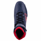 Alpinestars Austin Riding Shoe, azul noche y rojo brillante, vista superior que muestra cordones negros, forro interior de malla roja y chasis de microfibra azul marino con detalles del logo en rojo