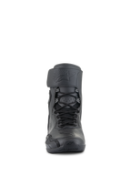 Alpinestars Superfaster Riding Shoes, Negro Negro, vista frontal de calzado de motociclismo de caña alta con sistema de cordones rápidos, correa superior ancha con logotipo en relieve y diseño protector aerodinámico