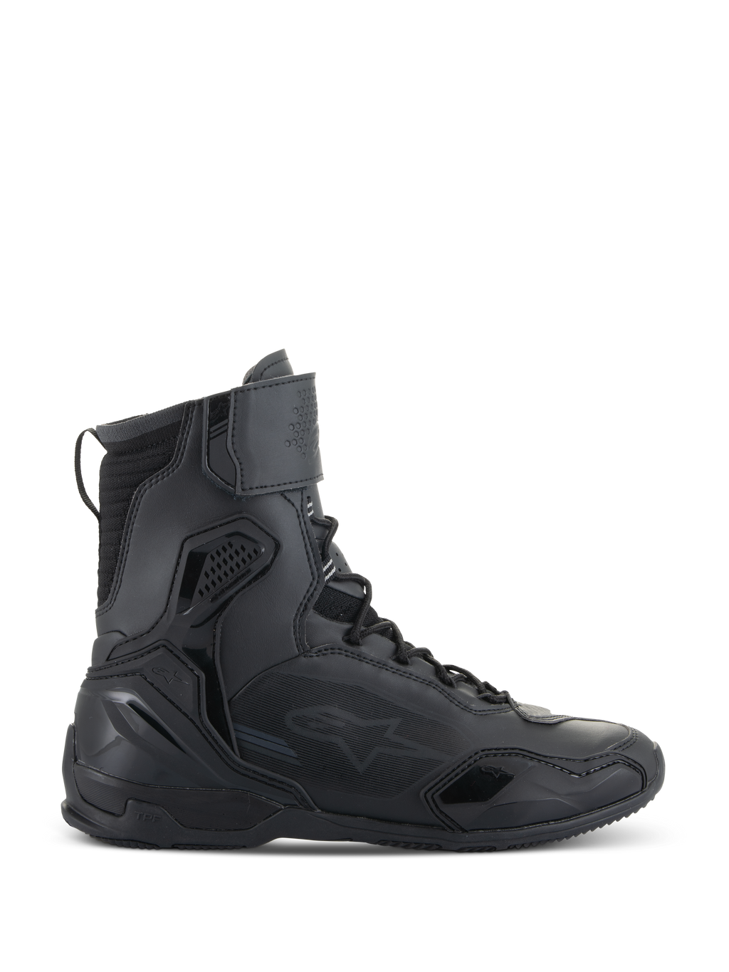Alpinestars Superfaster Shoes, zapatos de motociclismo, negro, vista de perfil lateral de calzado técnico de caña alta con protección integrada, sistema de cordones rápidos y correa de velcro en el tobillo