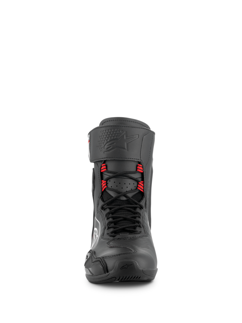 Zapatos Alpinestars Superfaster, calzado para motociclismo en negro, gris y rojo brillante, vista frontal que muestra cordones rápidos con presillas rojas, perfil protector alto con correa en el tobillo, puntera reforzada y diseño técnico para rendimiento deportivo y en carretera