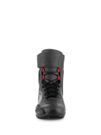 Zapatos Alpinestars Superfaster, calzado para motociclismo en negro, gris y rojo brillante, vista frontal que muestra cordones rápidos con presillas rojas, perfil protector alto con correa en el tobillo, puntera reforzada y diseño técnico para rendimiento deportivo y en carretera