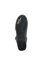 Zapatos Alpinestars Superfaster, Negro/Gris/Rojo Brillante, vista inferior de la suela de goma negra con un patrón de dibujo técnico para el agarre, integración del marco de protección TPF y logotipo de Alpinestars en blanco.