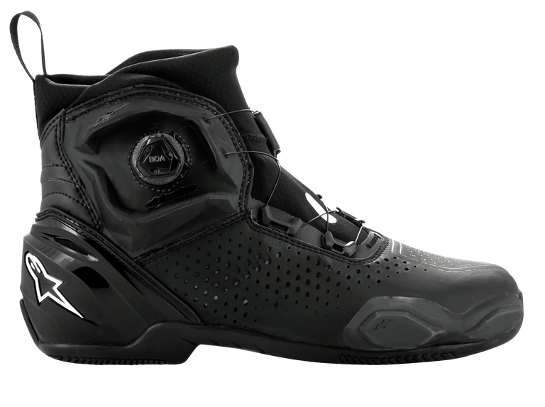 Zapatos de moto Alpinestars SP-2, calzado deportivo para motociclismo, negro, con sistema de cierre rápido BOA, confección en microfibra perforada, logotipo Astar blanco en el talón y perfil estilizado para conducción en carretera