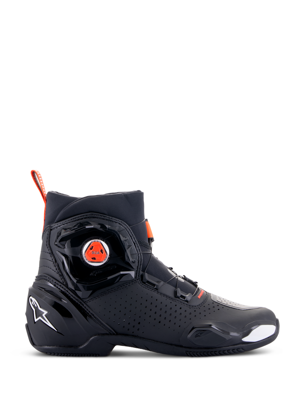 Zapatos para moto Alpinestars SP-2, calzado deportivo para motociclismo, negros con detalles en rojo flúor, vista lateral con sistema de cierre rápido BOA, paneles de microfibra perforados para ventilación, logotipo Alpinestars blanco en el talón y un diseño moderno con acabados mate y brillantes
