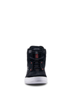 Zapatos Alpinestars Chrome, negro, gris frío y rojo flúor, vista frontal de calzado urbano para motociclismo con construcción de ante dividido, suela blanca y cierre elástico con detalles en rojo.
