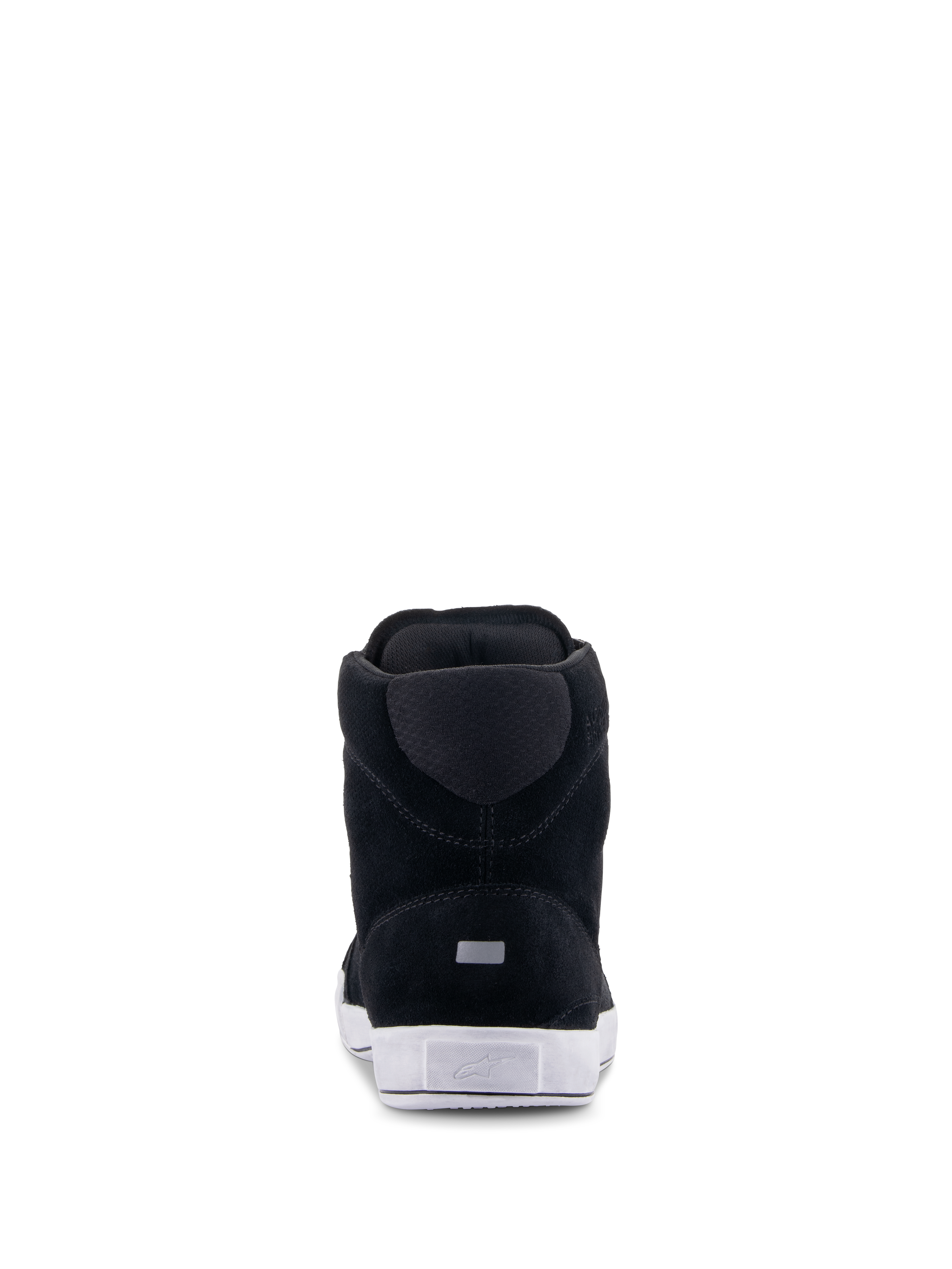 Alpinestars Chrome Shoes, zapatos de moto urbanos, negro y blanco, vista trasera que muestra la construcción de ante dividido, suela de goma blanca con logotipo en el talón y pequeño detalle rectangular reflectante.