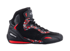 Alpinestars FQ20 Faster-3 Rideknit, zapatillas de motociclismo de caña alta, negras con gráficos rojos y blancos, logotipos y patrones de Fabio Quartararo, parte superior de malla tejida con cordones y correa en el tobillo, suela de goma deportiva con detalles rojos, diseño aerodinámico inspirado en las carreras