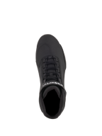 Zapatos Alpinestars Sektor, calzado para motociclismo, Negro Amarillo Flúor, vista superior con parte superior de microfibra negra, sistema de cordones rápidos, correa en el tobillo con logo Alpinestars en blanco y protector de cambio texturizado.