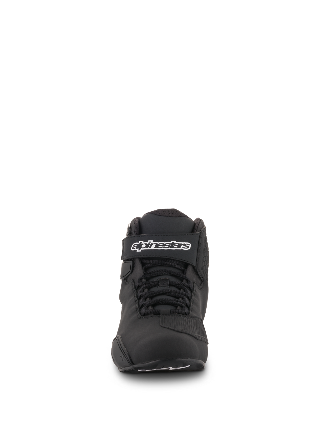 Zapatos Alpinestars Sektor, negro, vista frontal, con sistema de cordones rápidos y correa en el tobillo con el logo de Alpinestars, calzado de microfibra ligero para motociclismo