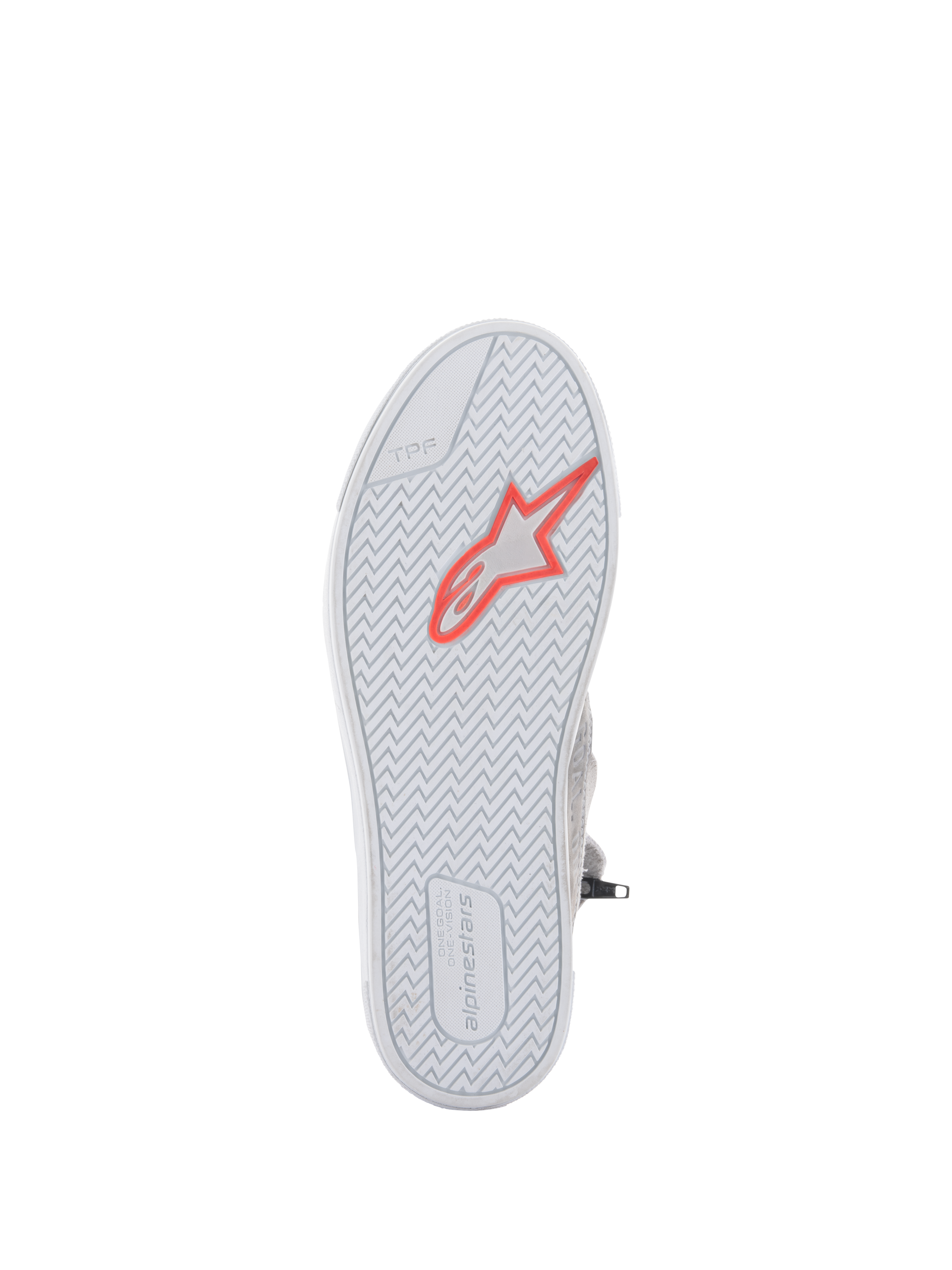 Zapatos Alpinestars Stated, calzado urbano para motocicleta, gris claro y blanco, vista de la parte inferior de la suela de goma vulcanizada con el logotipo de la estrella en rojo flúor, dibujo de espiga para mayor agarre, marca TPF y logotipo de Alpinestars en el talón