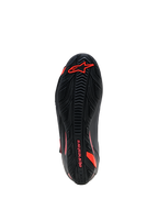 Zapatos Alpinestars Faster-4 Drystar®, vista de la suela, negro con detalles en rojo flúor, suela de goma con agarre texturizado con el logotipo y el nombre de Alpinestars, calzado duradero para motociclismo