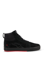 Zapatos de cuero Alpinestars Ride-63, calzado urbano para moto, negro y rojo brillante, diseño de bota alta inspirado en el skate, parte superior de cuero premium y nubuck, suela vulcanizada negra con base en rojo brillante, logotipo sutil en el lateral, estilo urbano casual para motociclista