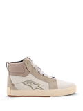 Alpinestars Ride-63 Leather Shoes, zapatillas urbanas de moto, blanco roto y gris frío con suela de goma color caramelo, diseño de caña alta con paneles de cuero y serraje, con el logotipo de la estrella de Alpinestars en el lateral y suela vulcanizada texturizada.