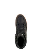 Zapato Alpinestars J-6 Waterproof, Black Gum, vista superior, zapato de conducción de moto en cuero negro con suela de goma color caramelo, calzado urbano estilo zapatilla con cordones negros