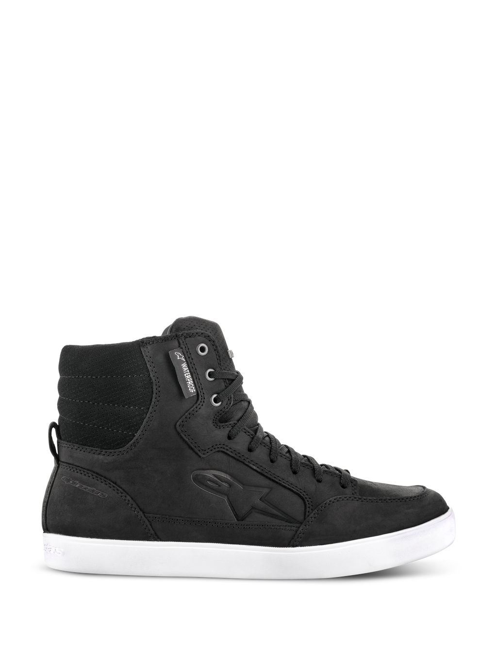 Alpinestars J-6 Waterproof Shoe, zapatilla de conducción urbana en color negro, calzado de motociclismo de cuero de caña alta con suela plana blanca, tobillo acolchado, ojales metálicos, etiqueta de impermeabilidad, logotipo lateral en relieve, diseño de inspiración urbana para uso diario