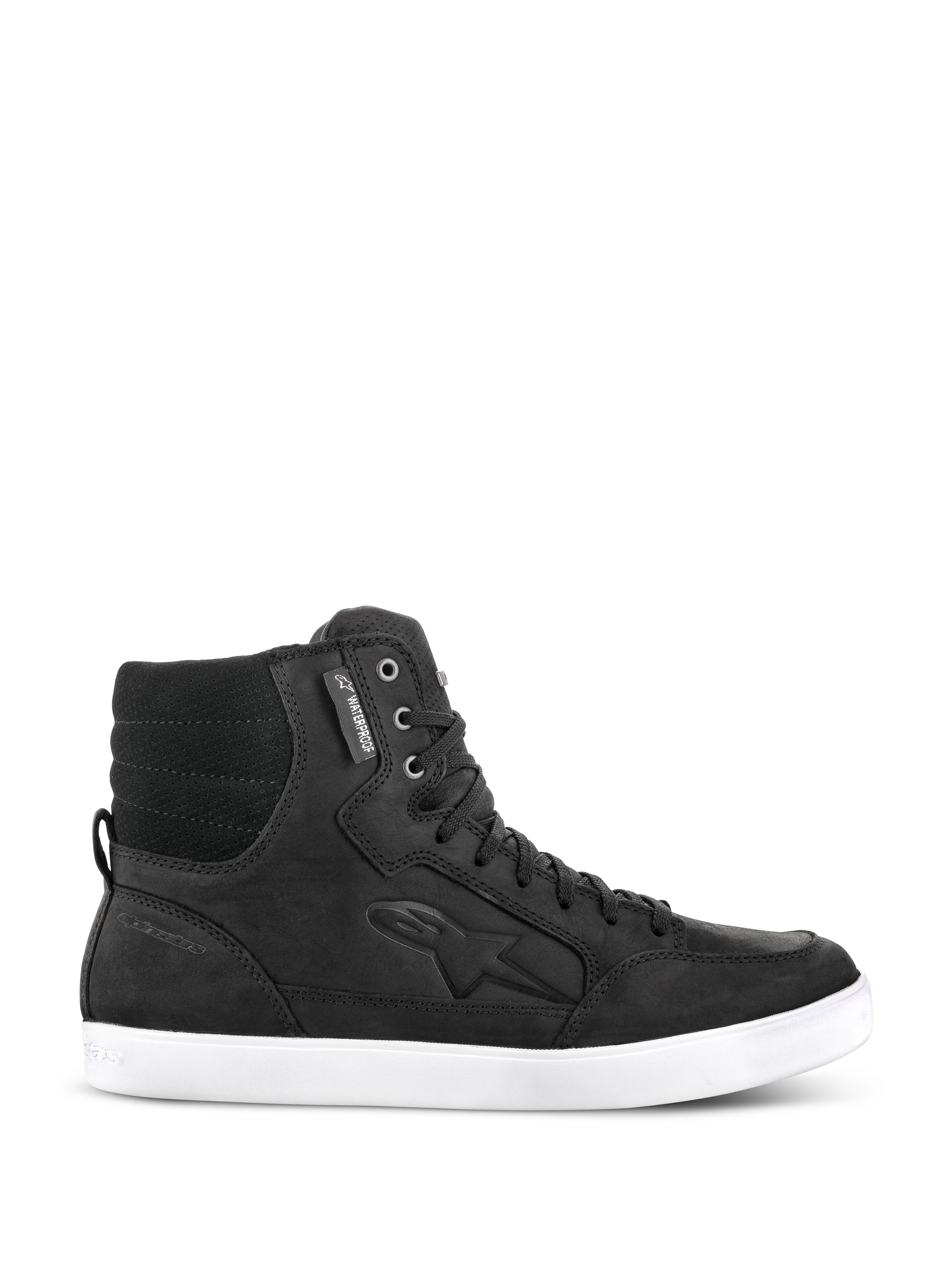 Alpinestars J-6 Waterproof Shoe, zapatilla de conducción urbana en color negro, calzado de motociclismo de cuero de caña alta con suela plana blanca, tobillo acolchado, ojales metálicos, etiqueta de impermeabilidad, logotipo lateral en relieve, diseño de inspiración urbana para uso diario