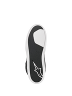Zapato impermeable Alpinestars J-6, negro y blanco, vista inferior que muestra la suela de goma avanzada, patrón de agarre texturizado para mayor durabilidad, logotipo de estrella blanca en el talón, calzado urbano para motociclismo