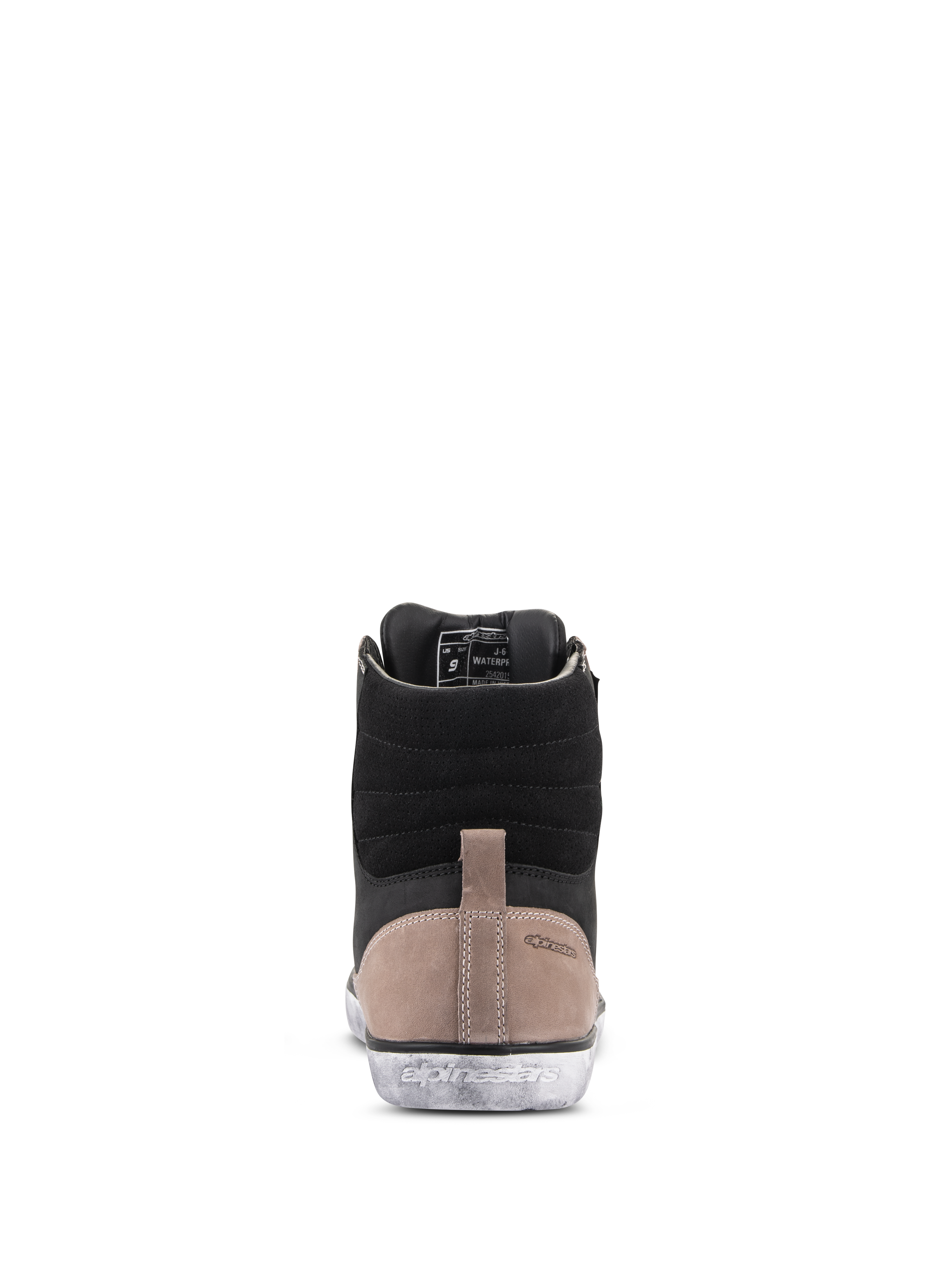 Zapato Impermeable Alpinestars J-6, zapato para moto, Negro Flint Blanco, vista trasera que muestra la parte superior de cuero negro, panel del talón de color canela con logotipo en relieve y suela de goma blanca con efecto desgastado y marca Alpinestars