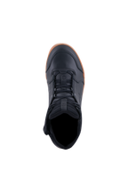 Alpinestars Chrome Drystar® Shoes, zapatos de moto, negro y color caramelo, vista superior que muestra los cordones y el cuello acolchado, diseño urbano casual con parte superior de cuero y suela de goma