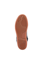 Zapatos Alpinestars Chrome Drystar®, vista de la suela, suela de goma color caramelo con patrón de agarre hexagonal, calzado de moto urbano y casual, combinación de colores Black Black Gum