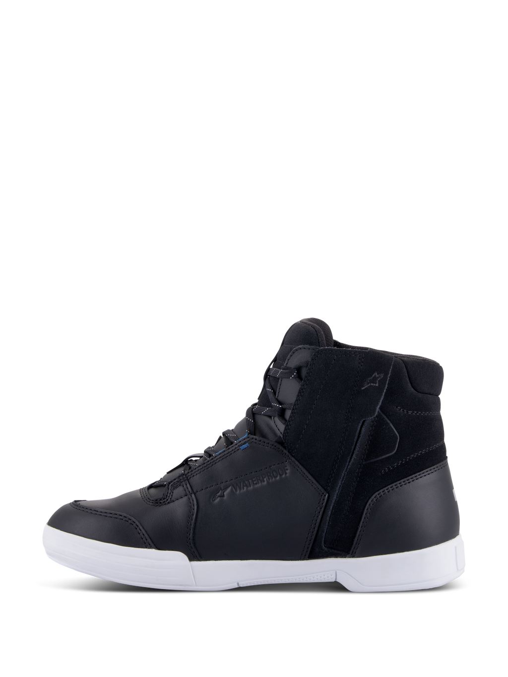 Zapatos Alpinestars Chrome Drystar®, calzado de motociclismo urbano, color negro y blanco con detalles en azul, parte superior de cuero y ante, cremallera lateral, suela blanca, logotipo waterproof, estilo de zapatilla casual de caña alta