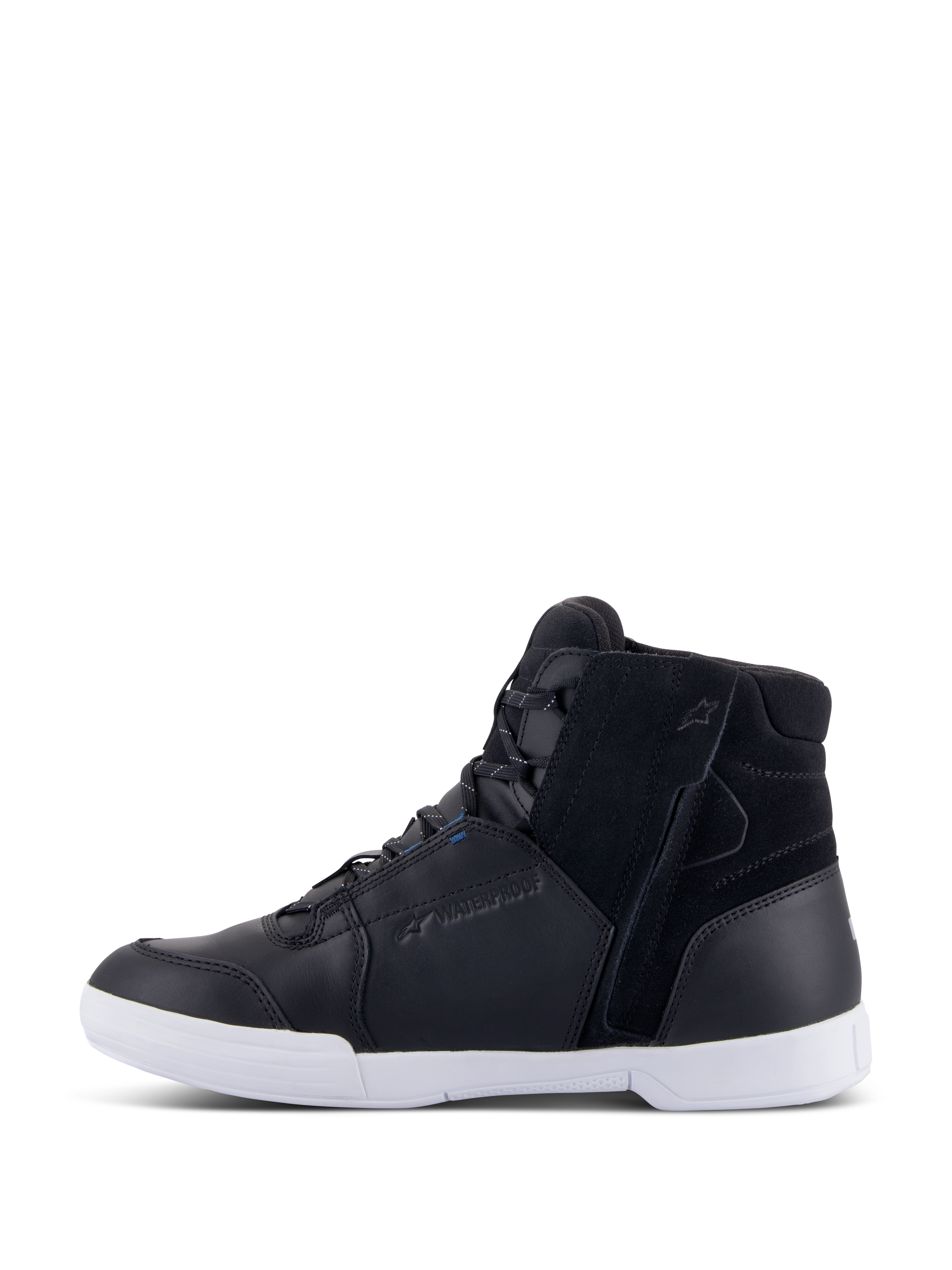 Zapatos Alpinestars Chrome Drystar®, calzado de motociclismo urbano, color negro y blanco con detalles en azul, parte superior de cuero y ante, cremallera lateral, suela blanca, logotipo waterproof, estilo de zapatilla casual de caña alta