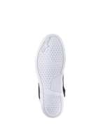Zapatos Alpinestars Chrome Drystar®, vista inferior de la suela, blanca, con un patrón de agarre hexagonal para mayor tracción, logotipo y marca Alpinestars en relieve, calzado urbano casual para moto
