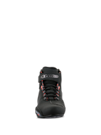 Alpinestars Sektor Waterproof Shoes, zapatos para moto, negro, gris oscuro y rojo fluo, vista frontal con chasis de microfibra negra, cierre de cordones con correa de velcro de la marca en el tobillo y detalles en rojo fluorescente en los ojales.