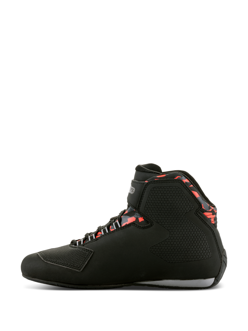 Alpinestars Sektor Waterproof Shoes, zapatillas para motociclismo, negro, gris oscuro y rojo flúor, vista de perfil lateral con diseño de caña alta, correa de velcro en el tobillo, protector de cambio reforzado en la puntera y detalles rojos estampados alrededor del cuello