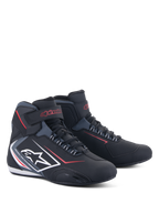 Alpinestars Sektor Waterproof Shoes, zapatos para motociclismo, negros con detalles en rojo y blanco, con logo de estrella blanca en el lateral, correa de velcro en el tobillo y sistema de cordones, diseño deportivo y estilizado para conducción en carretera