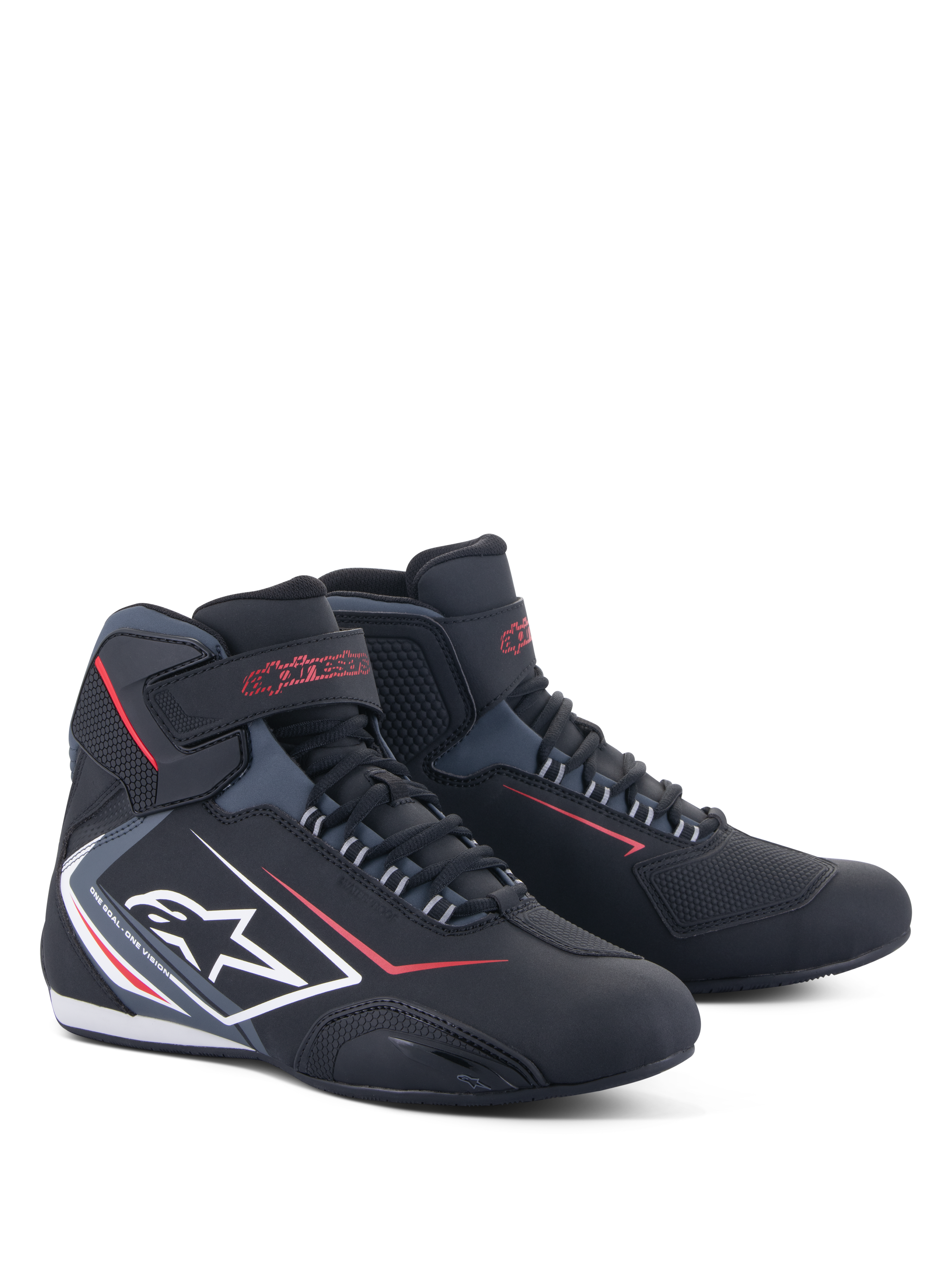 Alpinestars Sektor Waterproof Shoes, zapatos para motociclismo, negros con detalles en rojo y blanco, con logo de estrella blanca en el lateral, correa de velcro en el tobillo y sistema de cordones, diseño deportivo y estilizado para conducción en carretera