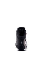Alpinestars Sektor Waterproof Shoes, zapatos para motociclista, negro, blanco y gris, vista trasera que muestra la protección del talón, chasis de microfibra y suela de caucho duradera.