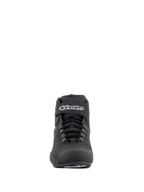 Alpinestars Sektor Waterproof Shoes, calzado de moto negro, vista frontal con cordones negros y correa de velcro en el tobillo con el logo de Alpinestars en blanco, diseño elegante en microfibra para un rendimiento óptimo en moto bajo cualquier clima