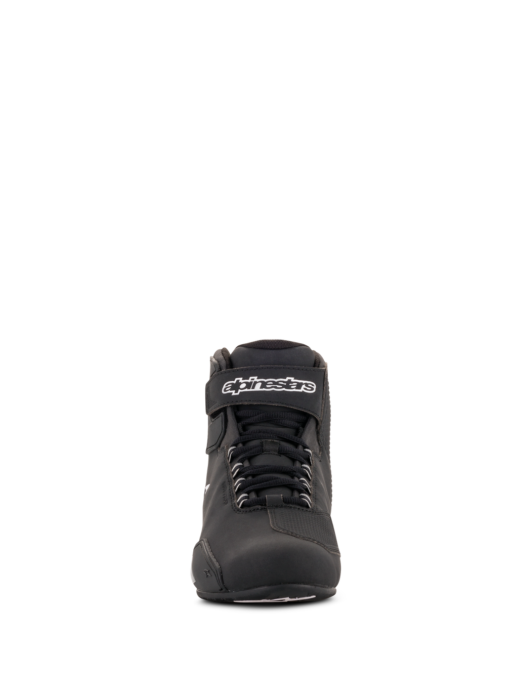 Alpinestars Stella Sektor Waterproof para mujer, zapatos de moto en color negro y plata, vista frontal, calzado de caña baja con sistema de lazada rápida, correa de velcro en el tobillo con logotipo blanco y construcción en microfibra duradera.