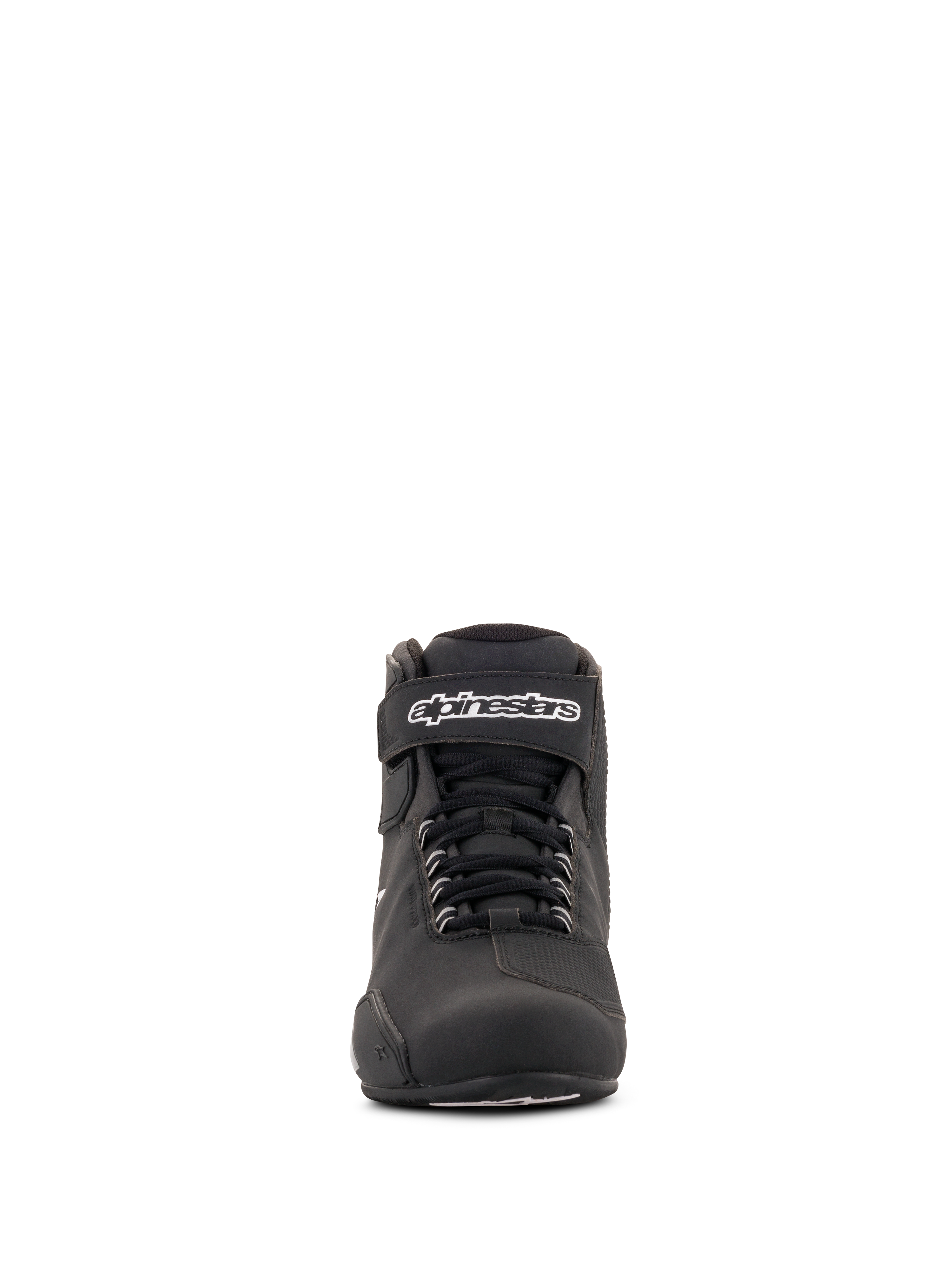 Alpinestars Stella Sektor Waterproof para mujer, zapatos de moto en color negro y plata, vista frontal, calzado de caña baja con sistema de lazada rápida, correa de velcro en el tobillo con logotipo blanco y construcción en microfibra duradera.
