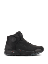 Alpinestars CR-X Drystar® Riding Shoes, zapatillas de moto, negro, vista de perfil lateral, diseño elegante inspirado en zapatillas con una suela robusta, con marca Drystar y discos protectores en el tobillo