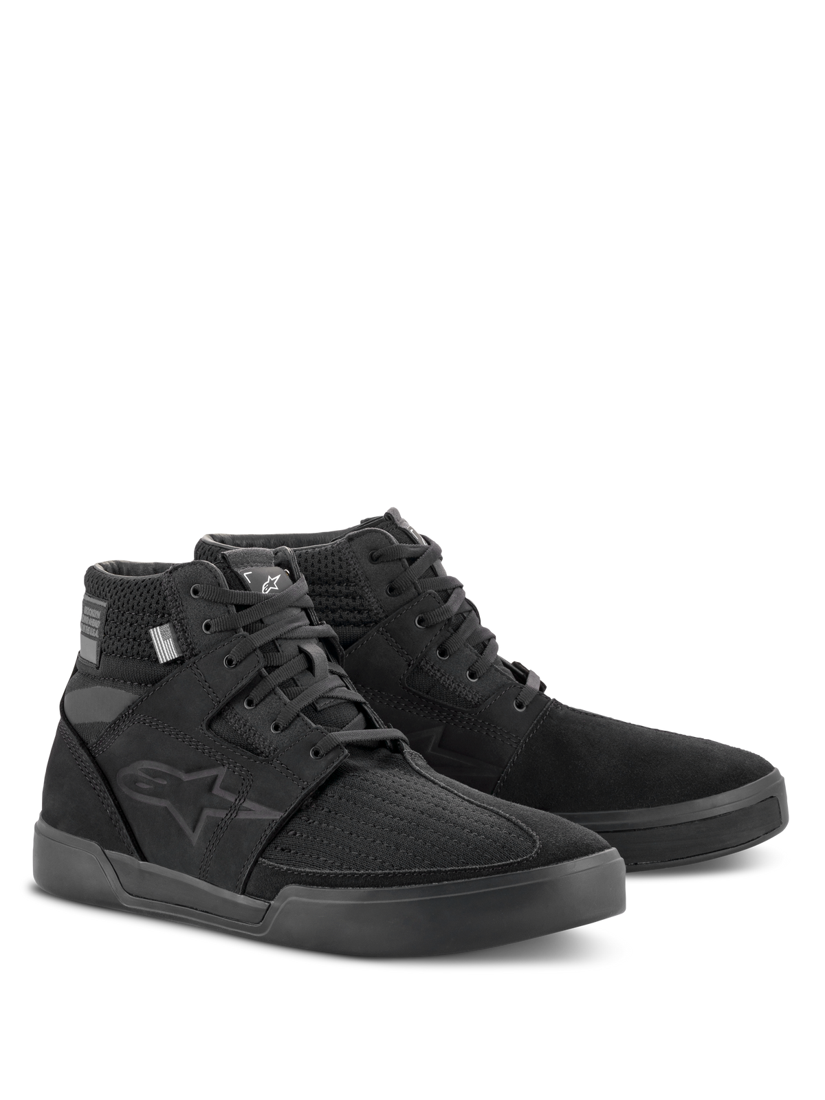 Alpinestars Primer Riding Shoes, Negro Negro, calzado de moto de caña alta, diseño urbano casual con construcción mixta de tela y ante, con el logotipo tonal de Astars en el lateral, diseñado para ofrecer protección y comodidad fuera de la moto