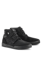 Alpinestars Primer Riding Shoes, Negro Negro, calzado de moto de caña alta, diseño urbano casual con construcción mixta de tela y ante, con el logotipo tonal de Astars en el lateral, diseñado para ofrecer protección y comodidad fuera de la moto